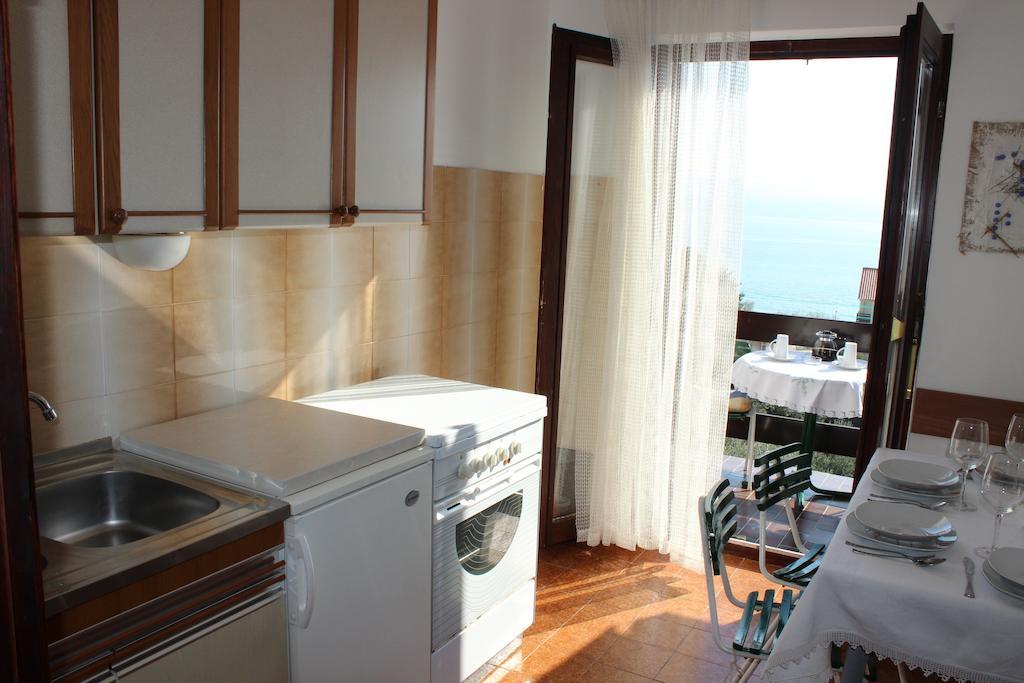 Apartments Petrada Omiš Zimmer foto