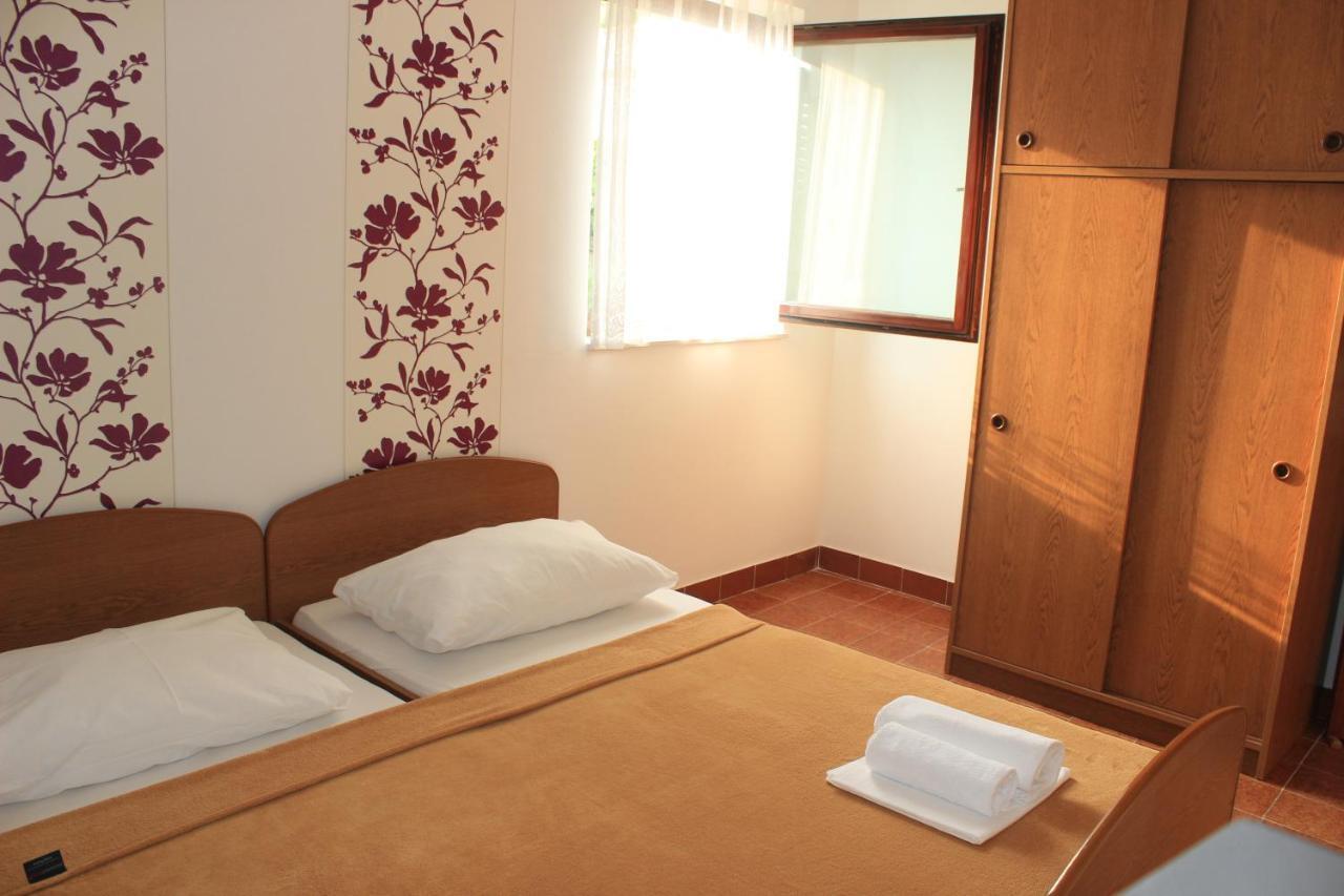 Apartments Petrada Omiš Zimmer foto